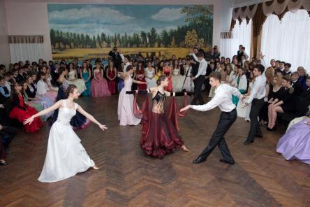Аналіз впливу бальних церемоній на культурне життя Російської імперії